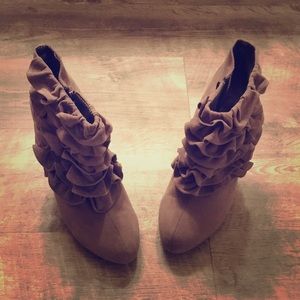 Ruffle booties